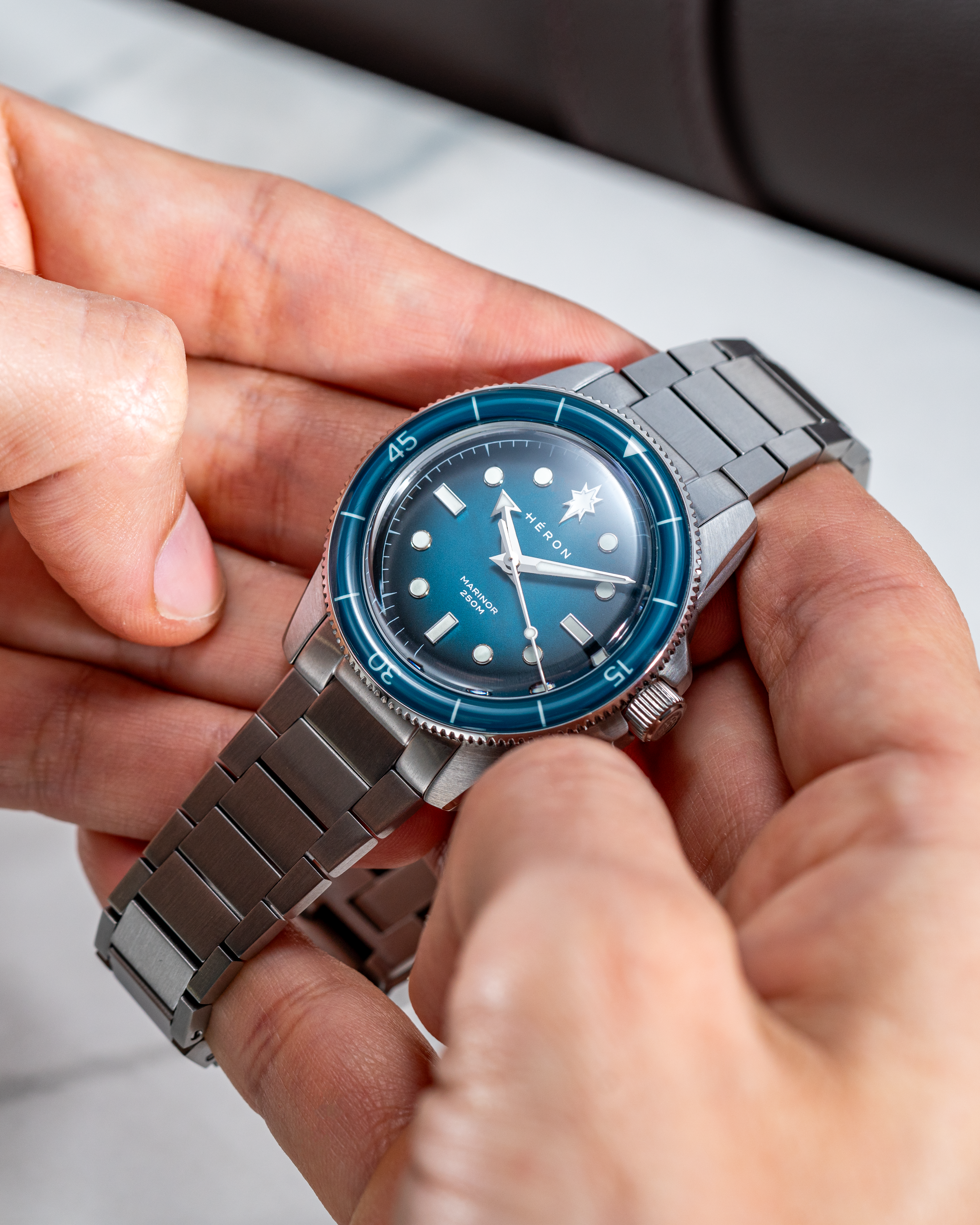 Marinor - Caribbean Blue | Virtually Scratch-Proof – Héron Watches Marinor - Caribbean Blue | Virtually Scratch-Proof – Héron Watches